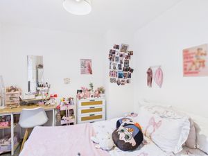 BEDROOM - click for photo gallery